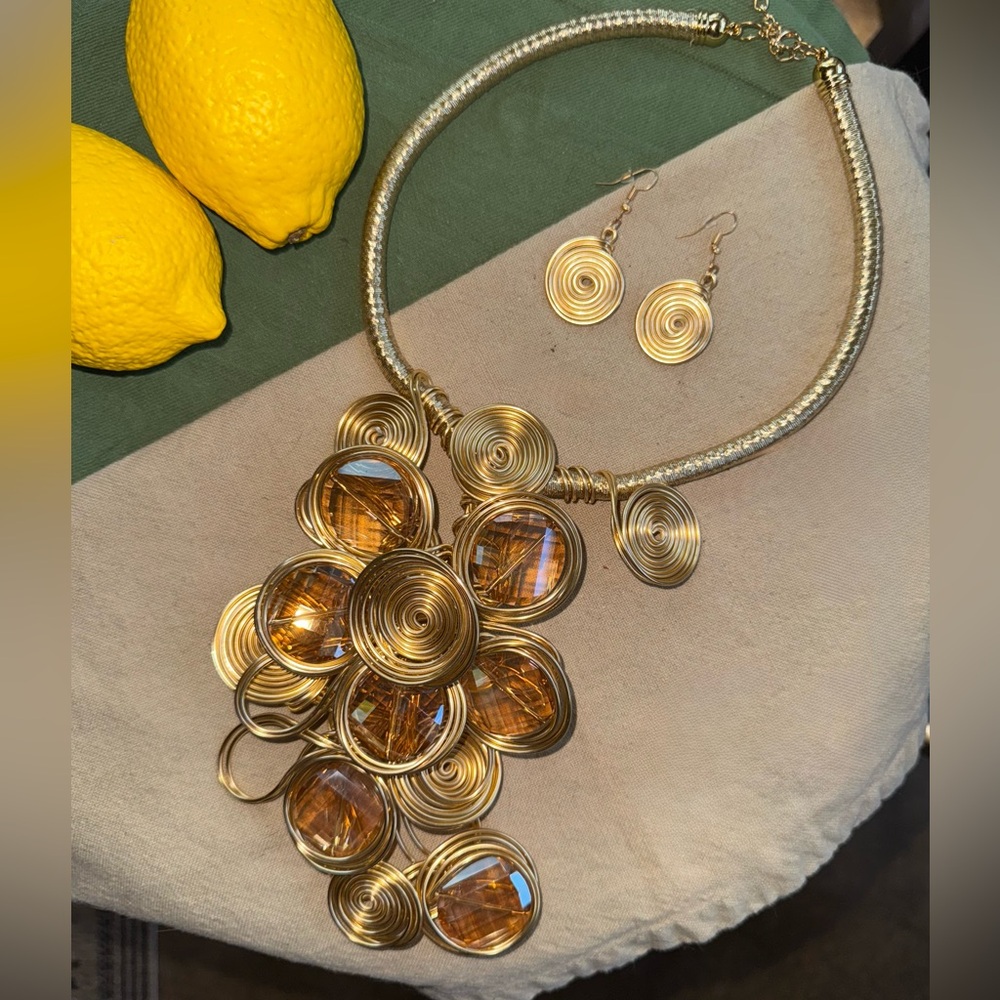 🆕 Gold and Amber Necklace and Earring Set